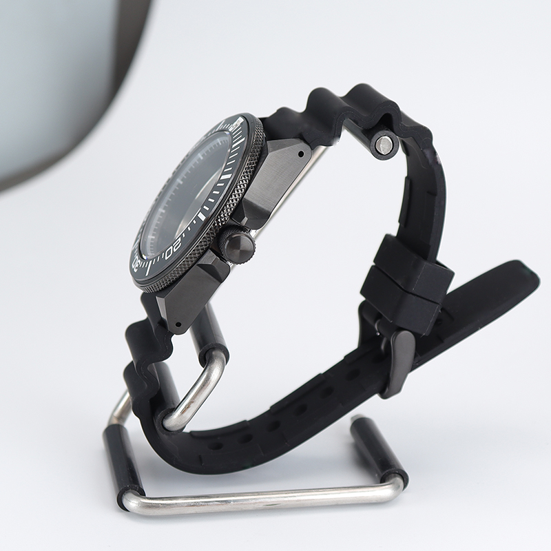 Caja de reloj de buceo de 43,8 - Rubber Strap Diver reseña y precio